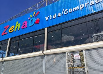 MIVED clausura Plaza Zehao en Samaná por operar sin licencia de construcción