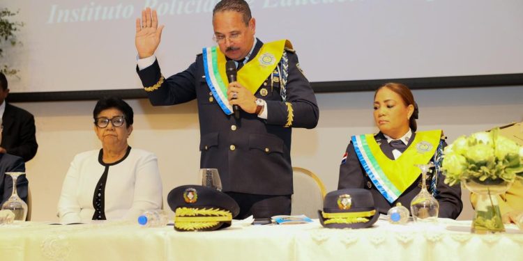 IPES gradúa a 249 agentes policiales y dos agregados militares en ceremonia académica