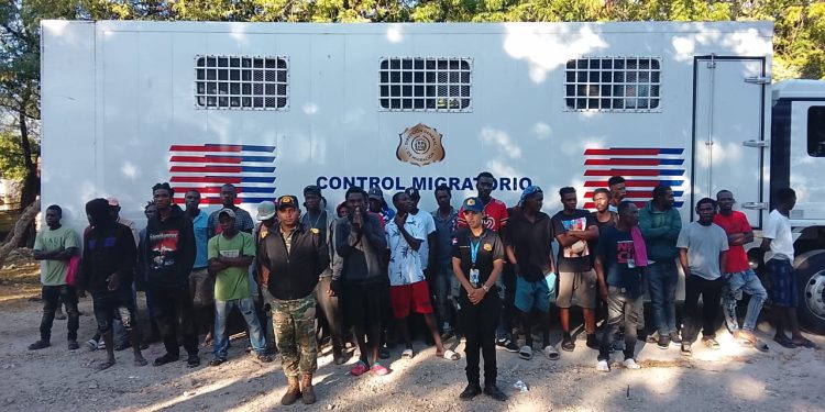 Ejército detiene 88 haitianos en condición migratoria irregular durante patrulla en Jimaní