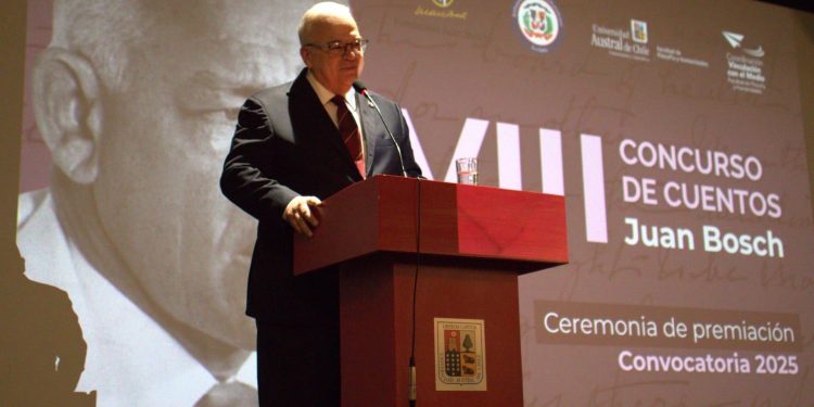 Concurso de Cuentos Juan Bosch y graduación escolar refuerzan legado cultural y educativo en Niebla