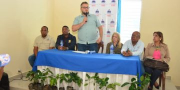 Hecmilio Galván recorre Cordillera Central, asegura hay que reivindicar las montañas