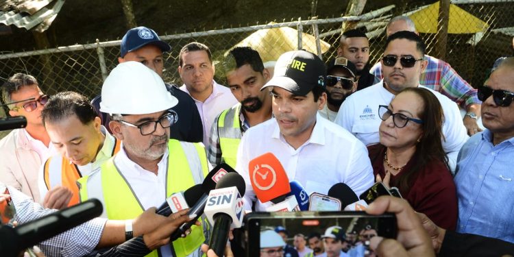 INAPA brinda apoyo a CORAASAN tras rotura de tubería en Sabana Iglesia