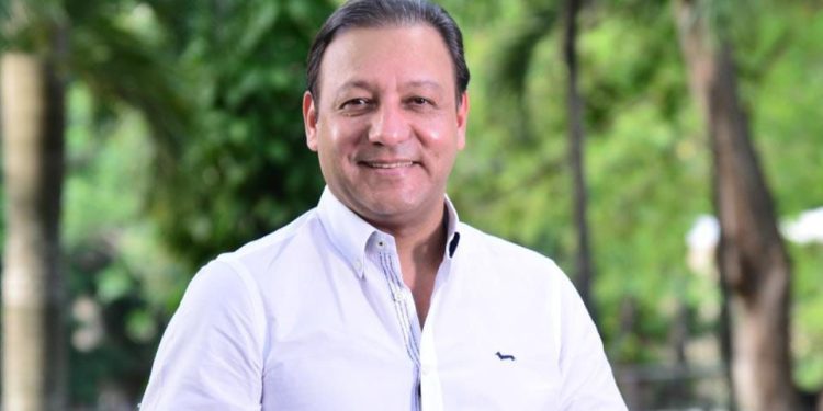 Abel Martínez llama al Gobierno central a intervenir de urgencia ante crisis de agua que afecta a Santiago