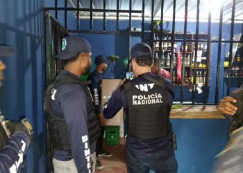 DINTEL incauta máquinas tragamonedas durante operativos en La Vega