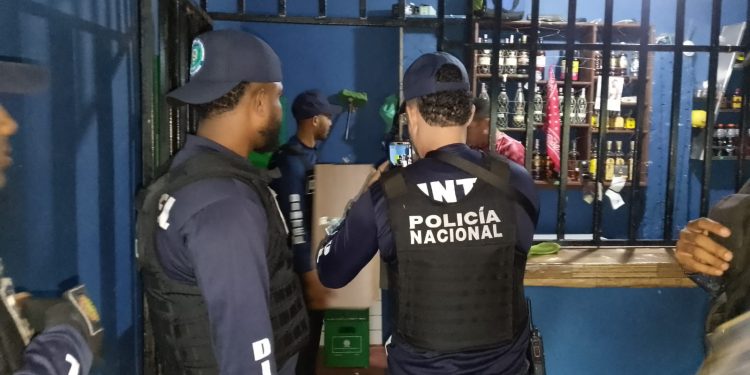 DINTEL incauta máquinas tragamonedas durante operativos en La Vega