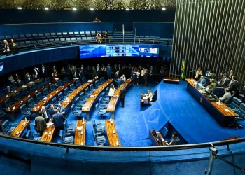 Congreso brasileño aprueba ley para rebajar la pena de cárcel de Bolsonaro