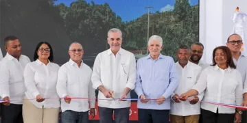 Abinader resalta impacto turístico y agrícola tras inaugurar carretera El Cercado–Juan Santiago–Hondo Valle