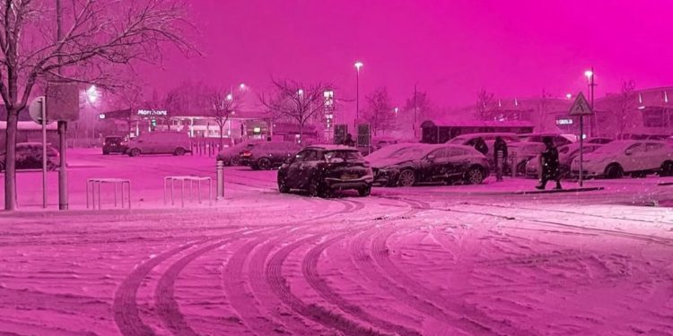 El cielo se tiñó de rosa en Reino Unido tras una tormenta invernal