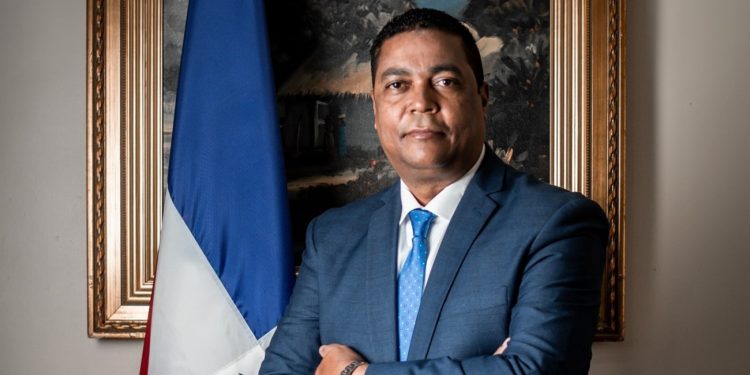 Reconocen a Víctor D’Aza como Funcionario del Año y a la LMD como Institución Pública de Mayor Impacto Formativo