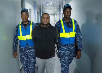 Se entrega hombre vinculado a homicidio en Santiago Oeste