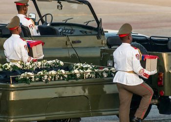 Llegan a Cuba los cuerpos de 32 oficiales asesinados por EE.UU. en Caracas