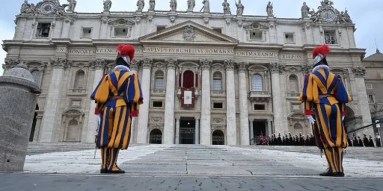 Vaticano descarta malestar generalizado entre empleados tras encuesta interna