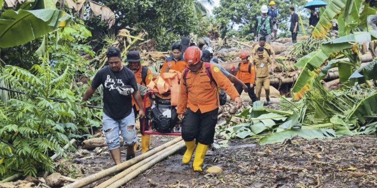 Al menos 16 muertos y tres desaparecidos en las islas Célebes de Indonesia