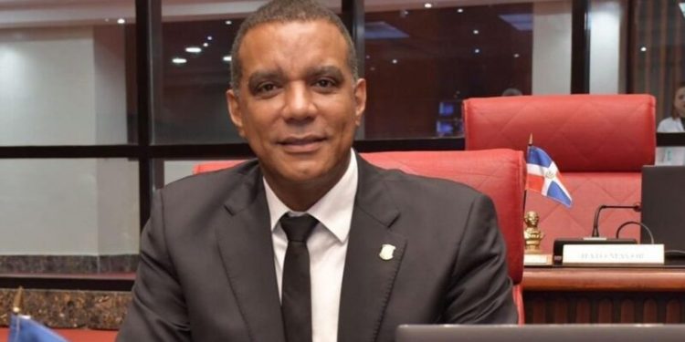 Carlos Gómez deposita resolución para un acueducto propio en Espaillat