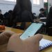Bolivia prohíbe el uso de celulares en las aulas y fija nuevas normas para la gestión educativa 2026
