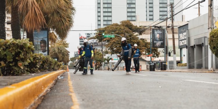 Alcaldía del Distrito Nacional limpia vías donde se realizaron grandes celebraciones de Año Nuevo