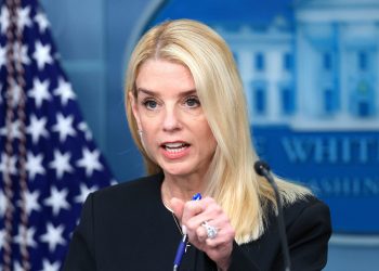 Fiscal general de EE.UU. confirma la imputación de Nicolás Maduro y Celia Flores por narcotráfico