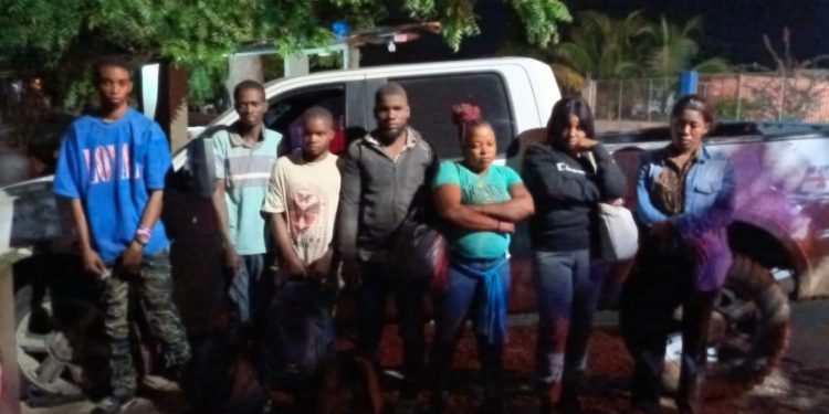 Detienen conductor con haitianos y arresta a otros 17 en una zona boscosa en Montecristi