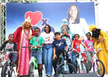 Diputada Leyvi Bautista celebra el Día de Reyes con entrega de juguetes en SDO