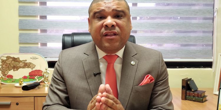 Diputado Ramón Raposo pide a Abinader intervenir Santo Domingo Norte ante vertederos improvisados y deterioro urbano