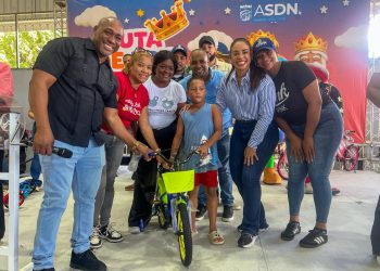 Alcaldesa Betty Gerónimo concluye entrega de más de 12 mil juguetes a niños del municipio SDN