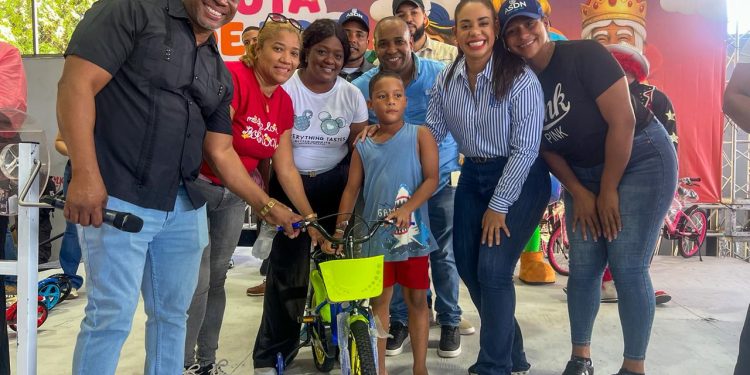 Alcaldesa Betty Gerónimo concluye entrega de más de 12 mil juguetes a niños del municipio SDN