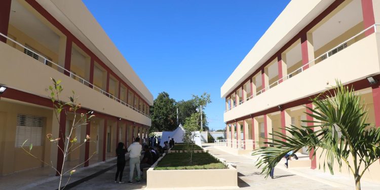 Presidente Abinader inaugura Centro Educativo León Romilio Rodríguez Ventura , tras más de una década de espera en Carrera de Yeguas, Las Matas de Farfán