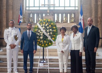 ADOU rinde homenaje a la educación y llama a una reforma integral y participativa del sistema educativo