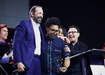 El maestro Javier Vargas recibe el Berklee Alumni Achievement Award y se convierte en el segundo dominicano en obtener este reconocimiento