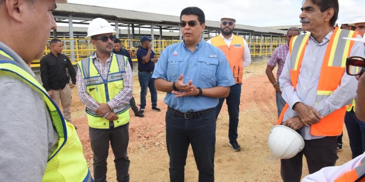 Fellito Suberví supervisa avances de acueducto Barrera de Salinidad beneficiará a 1.8 millones de personas en SDE