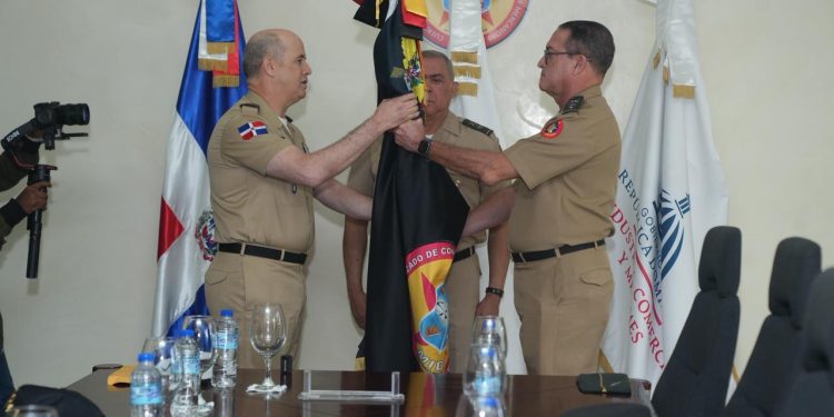 Ministerio de Defensa realiza traspaso de mando en el CECCOM: general de brigada Orlando Jérez Espaillat asume la Dirección General