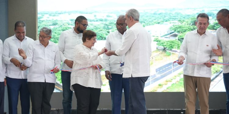 Presidente Abinader continúa expansión de la UASD