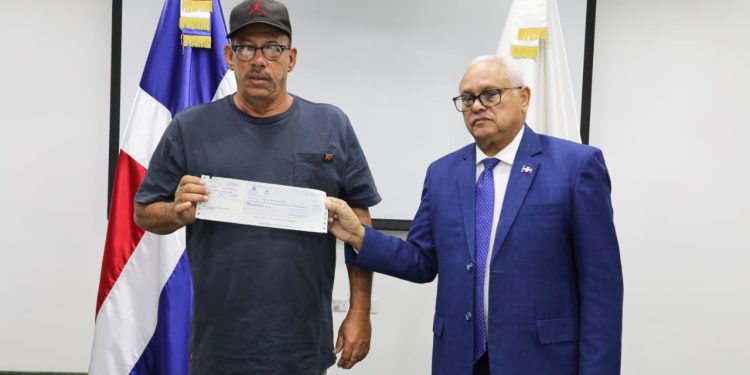 Tesorería Nacional paga más de 104 millones de pesos a pequeños productores agropecuarios por deudas de varios años que debía Inespre  