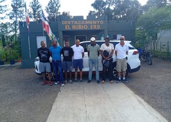 Detienen a ciudadano canadiense transportando haitianos indocumentados en Santiago