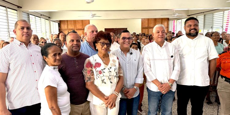 Radhamés González encabeza compartir y promueve solidaridad con adultos mayores en el Día de la Altagracia