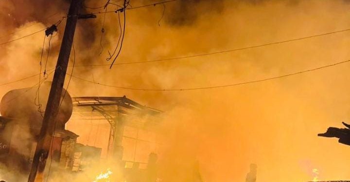 Incendio reduce a cenizas el mercado de Cabo Haitiano