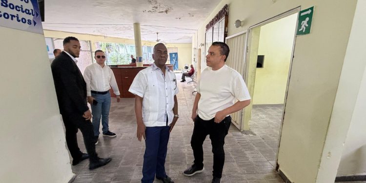 Director SNS anuncia remozamientos hospitales Rafael J. Mañón y Tomasina Valdez en San Cristóbal