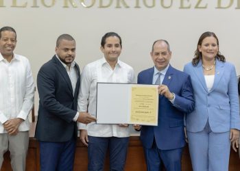 Reconocen a José Ricardo Aponte con el Premio Joven Destacado del Distrito Nacional