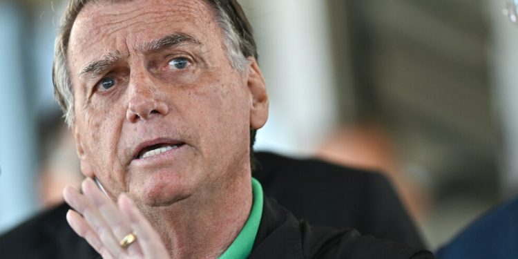 Jair Bolsonaro fue trasladado a una cárcel de Brasilia con cocina, televisión, cama matrimonial y un área externa privada