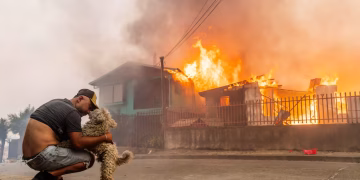 Aumentan a 21 las víctimas de los incendios forestales en el sur de Chile