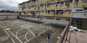 Colombia anuncia bloqueo inmediato de celulares en cárceles tras denuncias de El Salvador