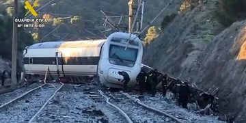 Nombran la posible causa del siniestro de 2 trenes que ha dejado 39 muertos en España