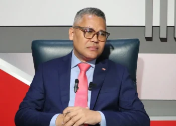 Carlos Peña define como acto de cobardía posición de Leonel Fernández frente a Venezuela y Nicolás Maduro