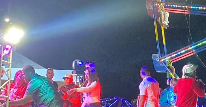 Alcaldesa Betty Gerónimo encabeza Show de Reyes en el Parque las Luces