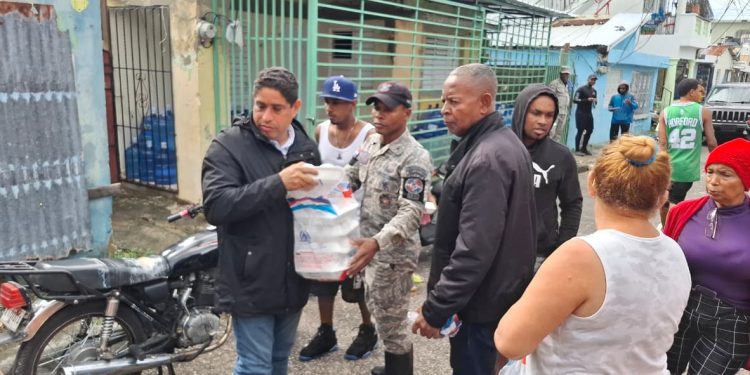 DASAC brinda asistencia oportuna a familias afectadas por las lluvias en Puerto Plata