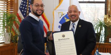 Entregan reconocimiento en EE.UU. al periodista Cristian Cabrera