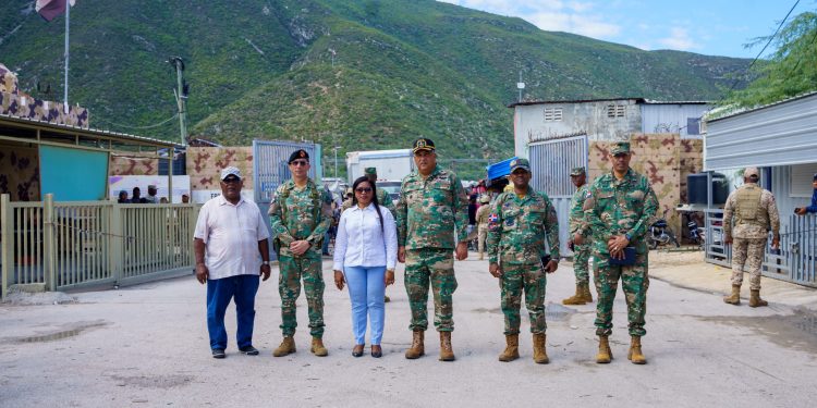 Lee Ballester supervisa de Pedernales a Dajabón controles migratorios en frontera domínico-haitiana