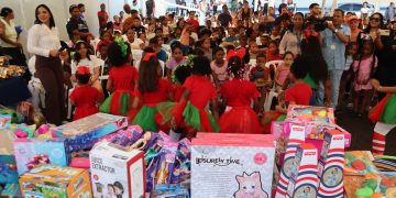 Cientos de niños reciben juguetes de Fundaciones Cruz Jiminián y Lama