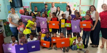 Víctor Cocco, secretario general de la JRM, lleva alegría a niños y niñas de la Circunscripción #3 por motivo del día de Reyes