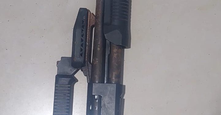 Policía detiene joven de 19 años con una escopeta ilegal en Pedro Brand